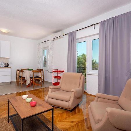 Gorgeous Apartment In Malinska With Wifi Esterno foto